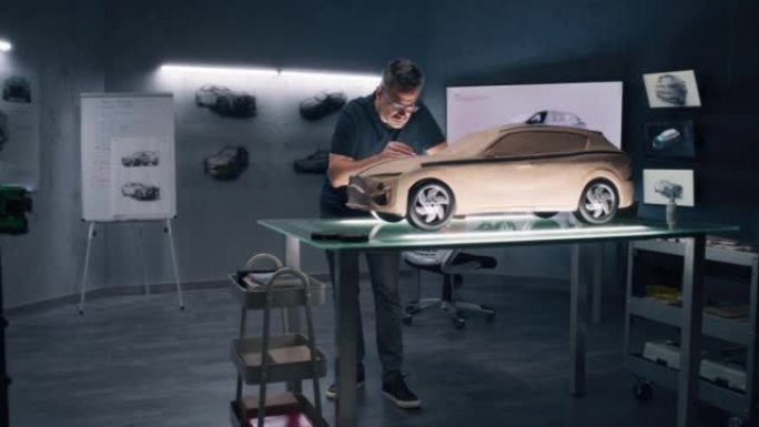 设计师创造橡皮泥粘土汽车模型