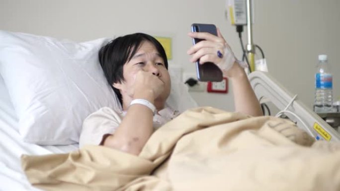患者与家人视频通话