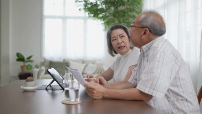 老年夫妇讨论退休后改善生活的人寿保险
