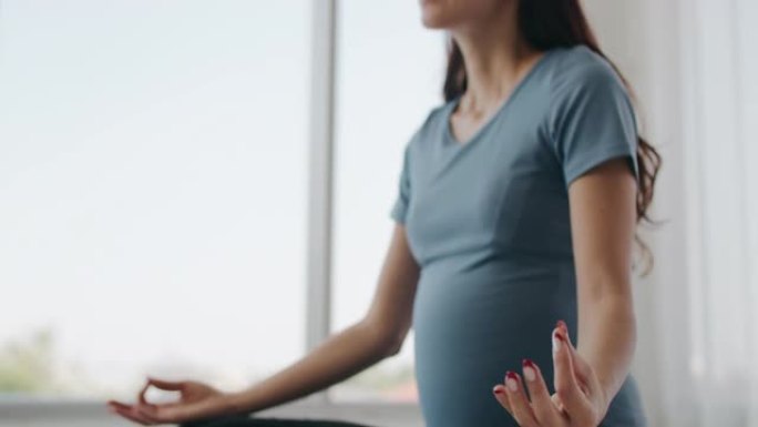孕妇做瑜伽呼吸练习