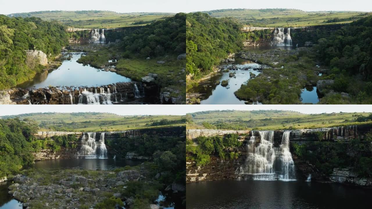 南非东开普省姆坎巴蒂自然保护区美丽瀑布的鸟瞰图