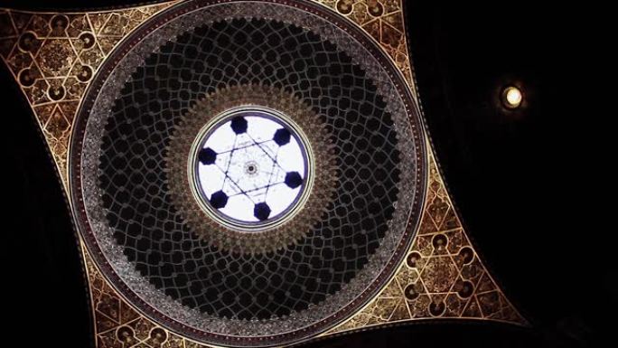 位于捷克共和国布拉格犹太区西班牙犹太教堂大厅上方的圆顶。4K分辨率。