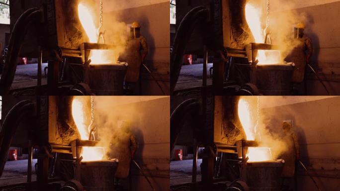 工厂工人的特写镜头，看着熔融金属从铸钢厂的熔炼炉中倒出