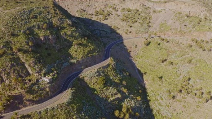 西班牙加那利群岛穿越山脉的空中道路