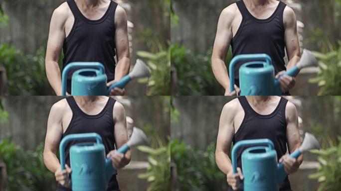 一个男人在家里锻炼时使用喷壶代替健身房举重