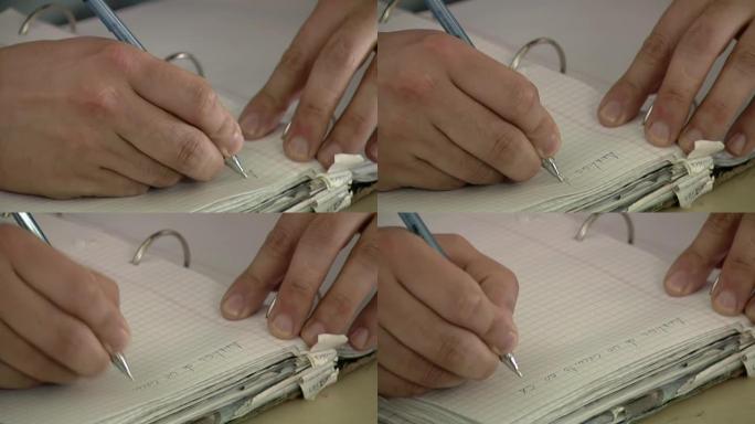 在阿根廷监狱为囚犯举行的教育课上，囚犯在笔记本上画了一张电气图。特写。