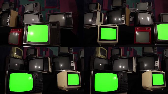 复古电视墙上有三台绿色屏幕的旧电视机。多莉开枪了。4k分辨率。