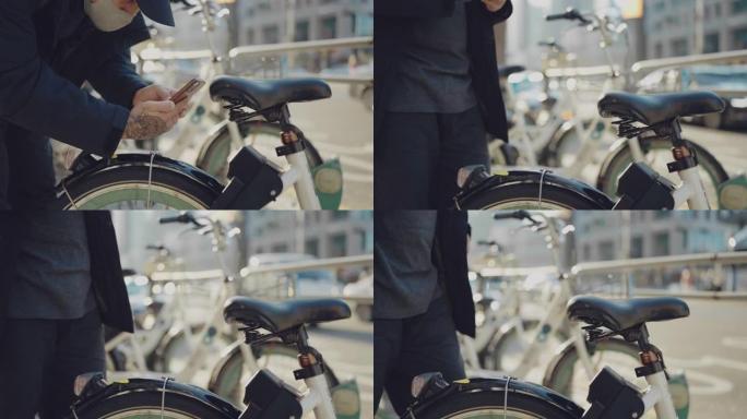 年轻的亚洲男性游客租一辆电动自行车。
