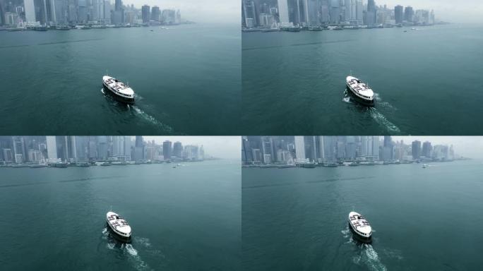 香港雾天中的渡轮船只