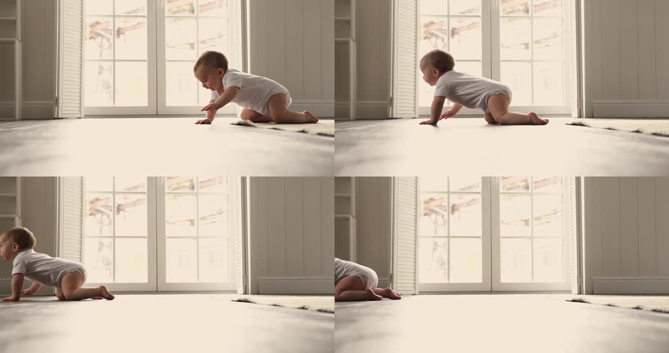 小婴儿在房间温暖的地板上爬行