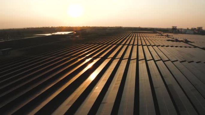 日出时的电力能源太阳能农场