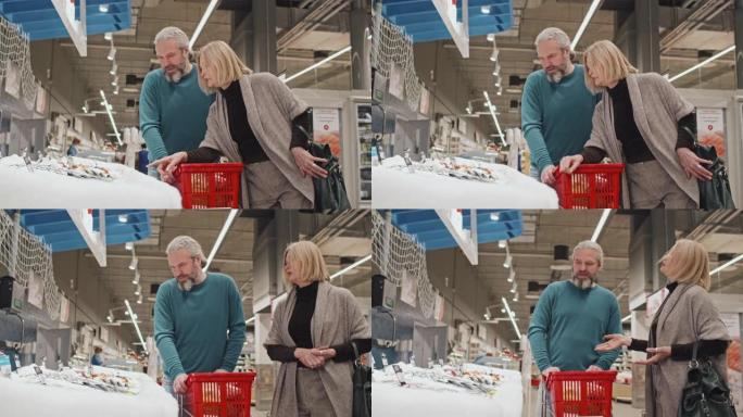 已婚夫妇在超市购买新鲜海鲜