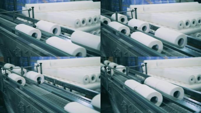 造纸厂的纸巾生产线
