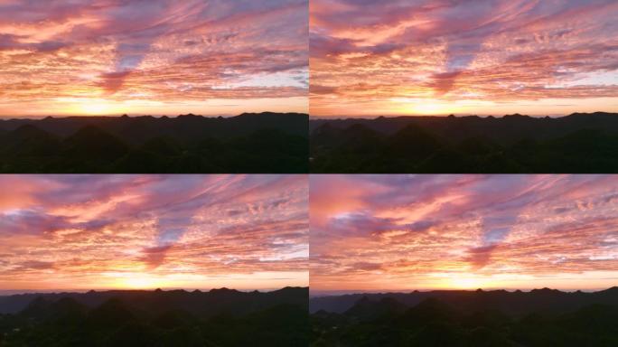 鸟瞰山日落与美丽的彩色云