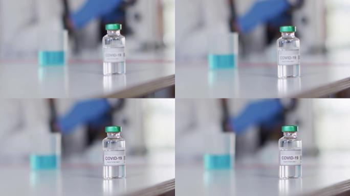 实验室桌上有新型冠状病毒肺炎文字的小瓶