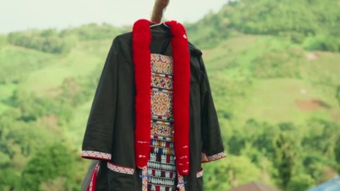 山上的部落服装。少数民族传承传统
