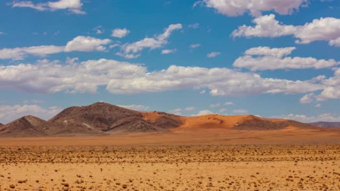 非洲纳米比亚阳光明媚的广阔沙漠景观上的WS延时云层