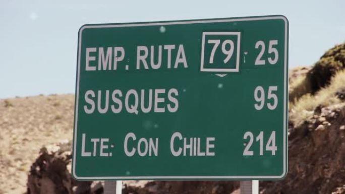 南美洲阿根廷胡胡伊省Altiplano 52号国道智利边界附近的路标。