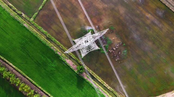 电力线电力塔架山地乡村侧空中视图