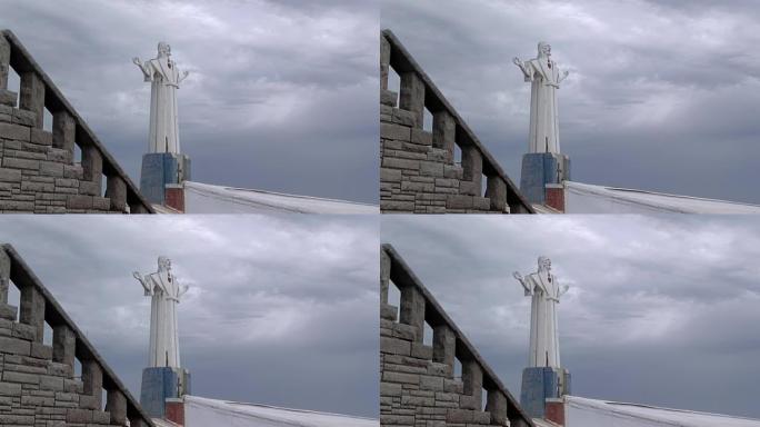 基督救世主或圣萨尔瓦多，渔民的赞助人，位于阿根廷3月普拉塔南防波堤的大雕塑。