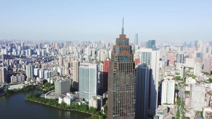 现代城市中的鸟瞰图摩天大楼