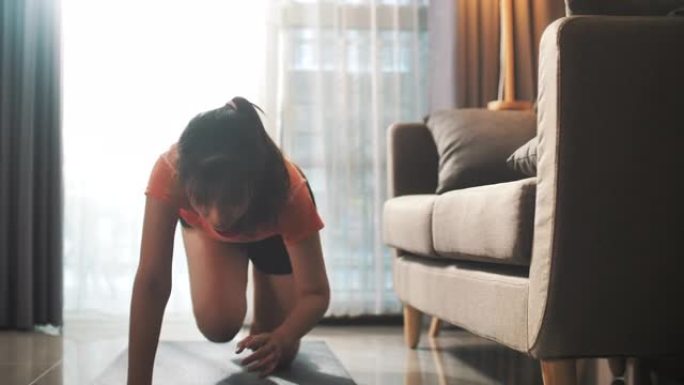 亚洲妇女在家锻炼教学视频教练自律