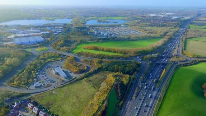 英国M1高速公路上的交通无人机视图