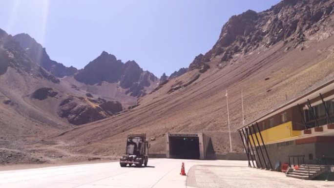 克里斯托·雷登托隧道 (Cristo Redentor tunnel) 正式命名为Paso Inte