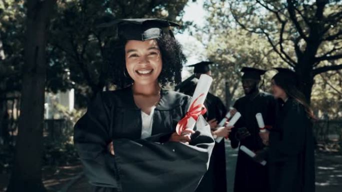 一名学生在毕业典礼上持有文凭的4k录像