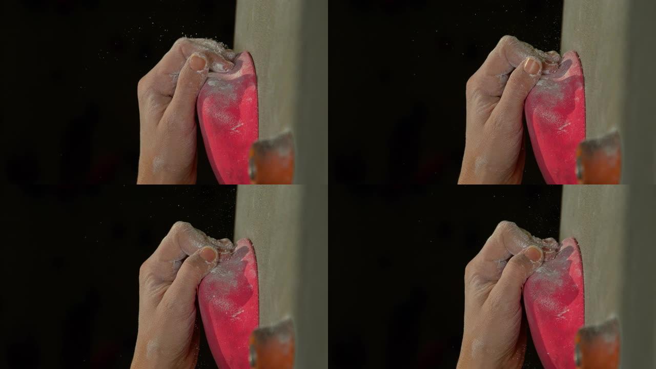 宏观，dop: 难以辨认的女人用强壮的手指握着粉红色的卷曲握把。