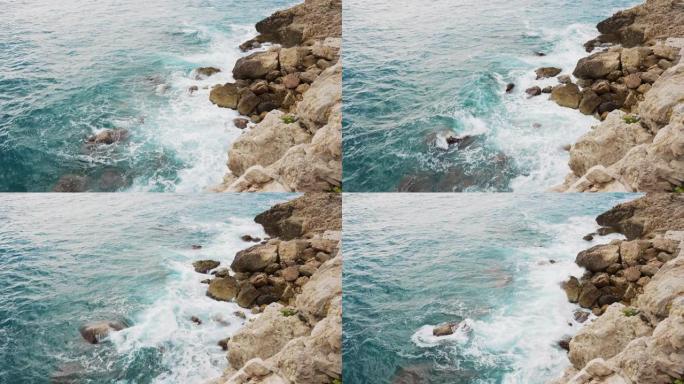 水冲向岩石海岸表情符号动画