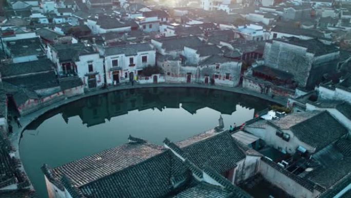 中国安徽宏村中国传统古村落鸟瞰图。