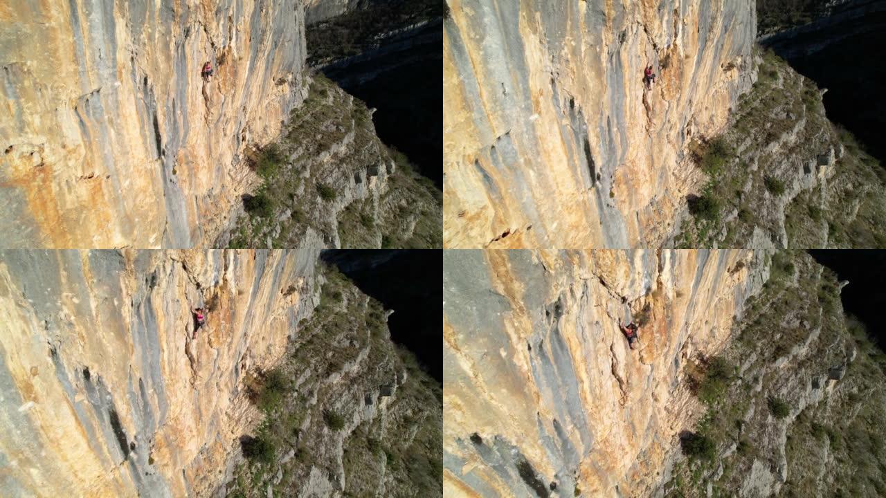 空中: 华丽的阳光照亮的石灰岩墙，年轻的女性攀岩者不断上升