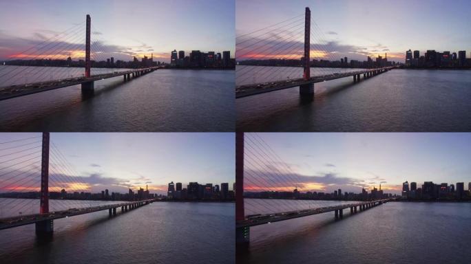 桥梁连接城市与日落