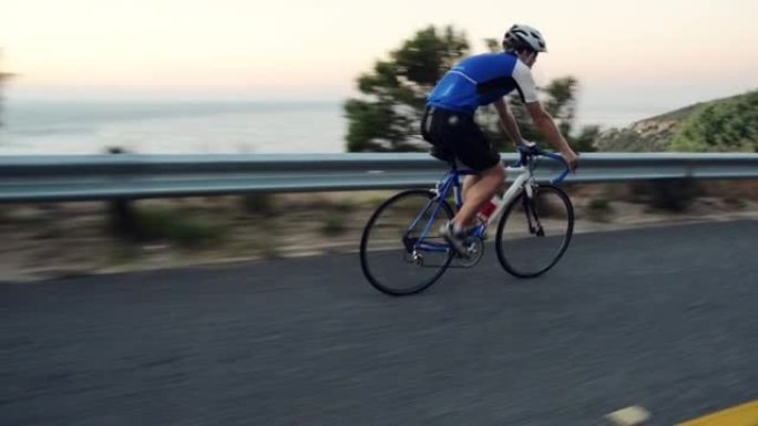 一个年轻人在山上享受日落自行车骑行的4k视频片段