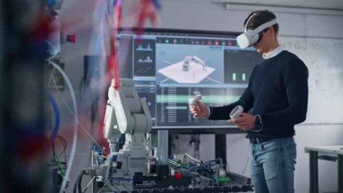 学生工程师戴着虚拟现实耳机，手持控制器，在课程期间在他的控制下移动仿生爪。拥有现代化设备的大学。计算