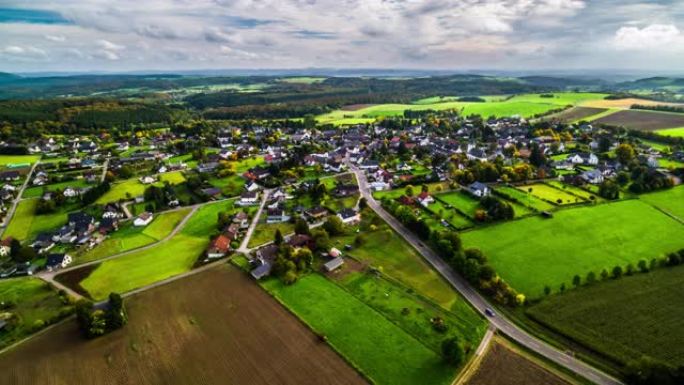 乡村景观中德国村庄的鸟瞰图