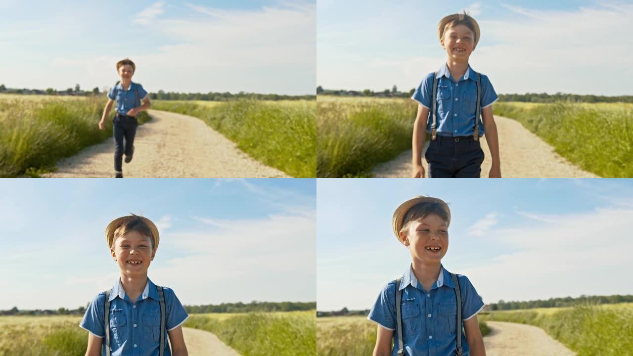 男孩在田野旁的土路上奔跑