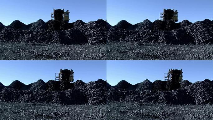 阿根廷巴塔哥尼亚圣克鲁斯省Rio Turbio矿的煤炭输送带。