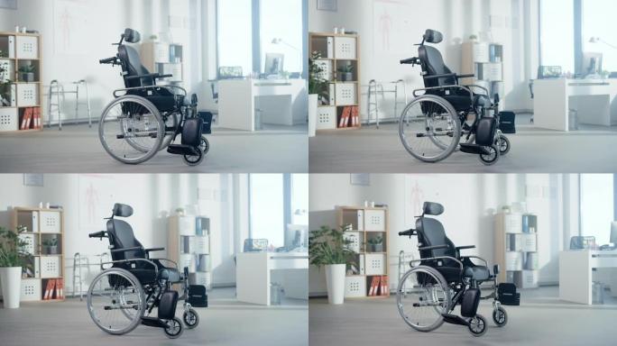 医院理疗室，中间站着现代高科技电动轮椅。理疗康复中心概念与空椅意味着成功治愈患者。