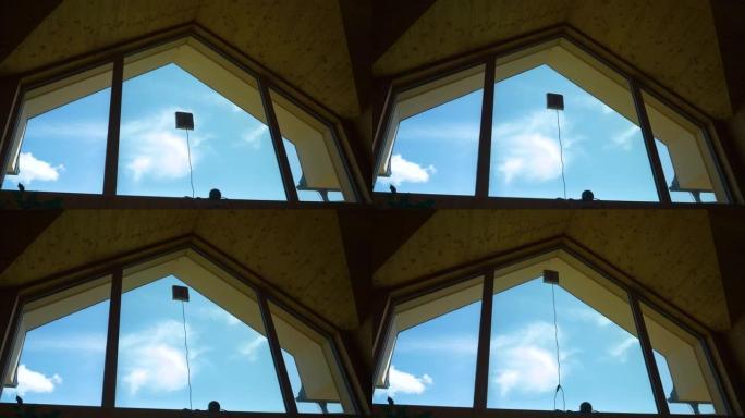 低角度视图: 自动窗户清洁器机器人清洗高窗户上的玻璃