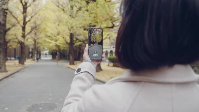 Solo女性旅行博客在日本直播秋季