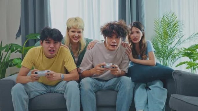 一群朋友在一起玩游戏
