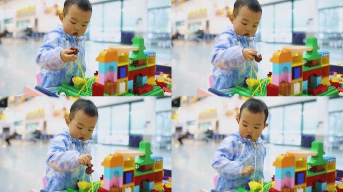 玩玩具积木的男婴小朋友视频素材