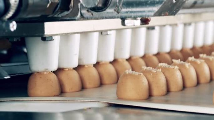 软糖是由机器制造的
