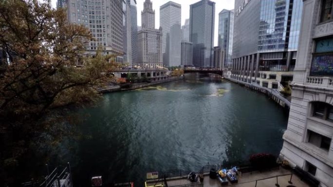 芝加哥市中心。河边。办公楼