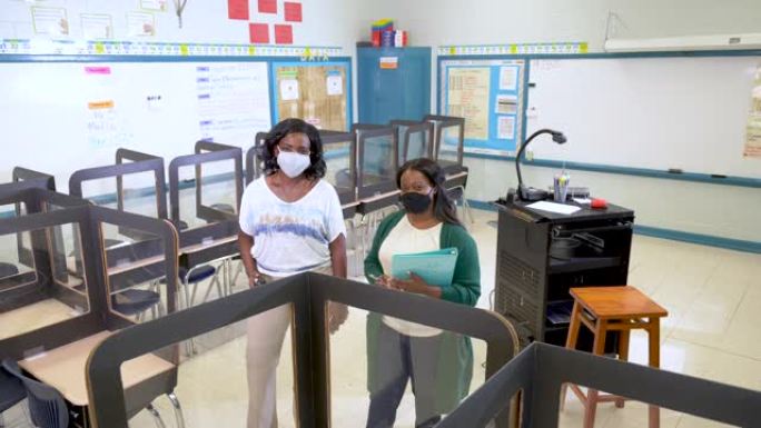 小学教师准备教室，新型冠状病毒肺炎