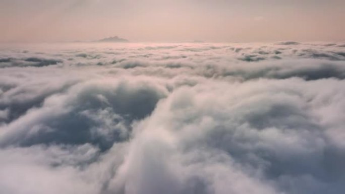 空中无人机穿过云雾，到达梦幻世界