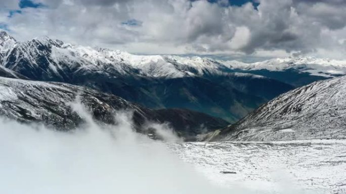 越过云层，看到峡谷