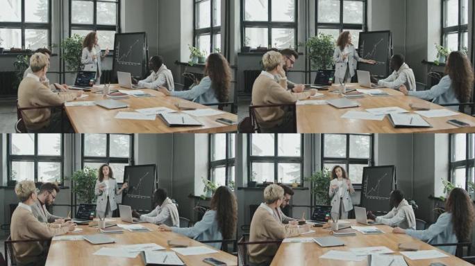 女性投资者在黑板上向同事做演讲